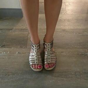 Earth Size 10 Sandals